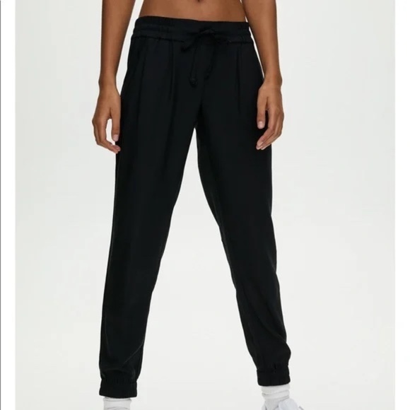 Aritzia Sunday Best Black Pants Joggers - Picture 2 of 9